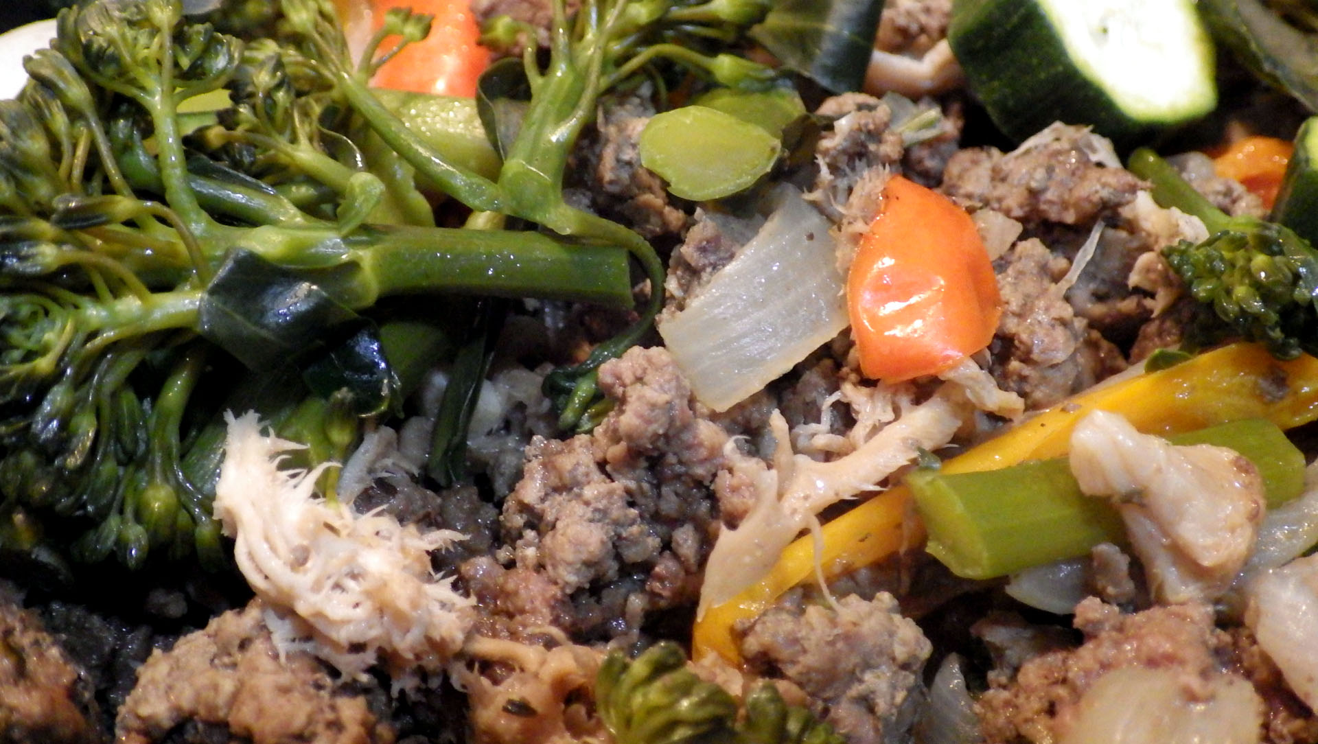 beef-coralloides-lionsmane-broccoli-peppers-onion